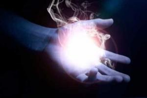 شارژ انرژی بدن توسط دستان